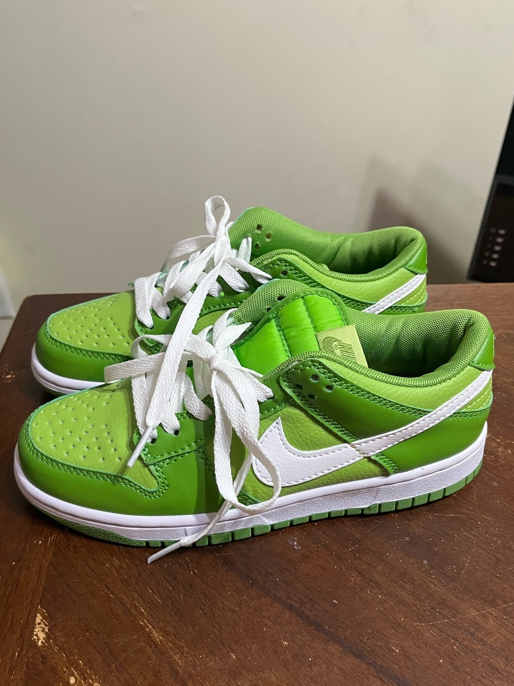 Nike Dunk Low "Chlorophyll" sneakers women’s size 8 grinch green!!!!